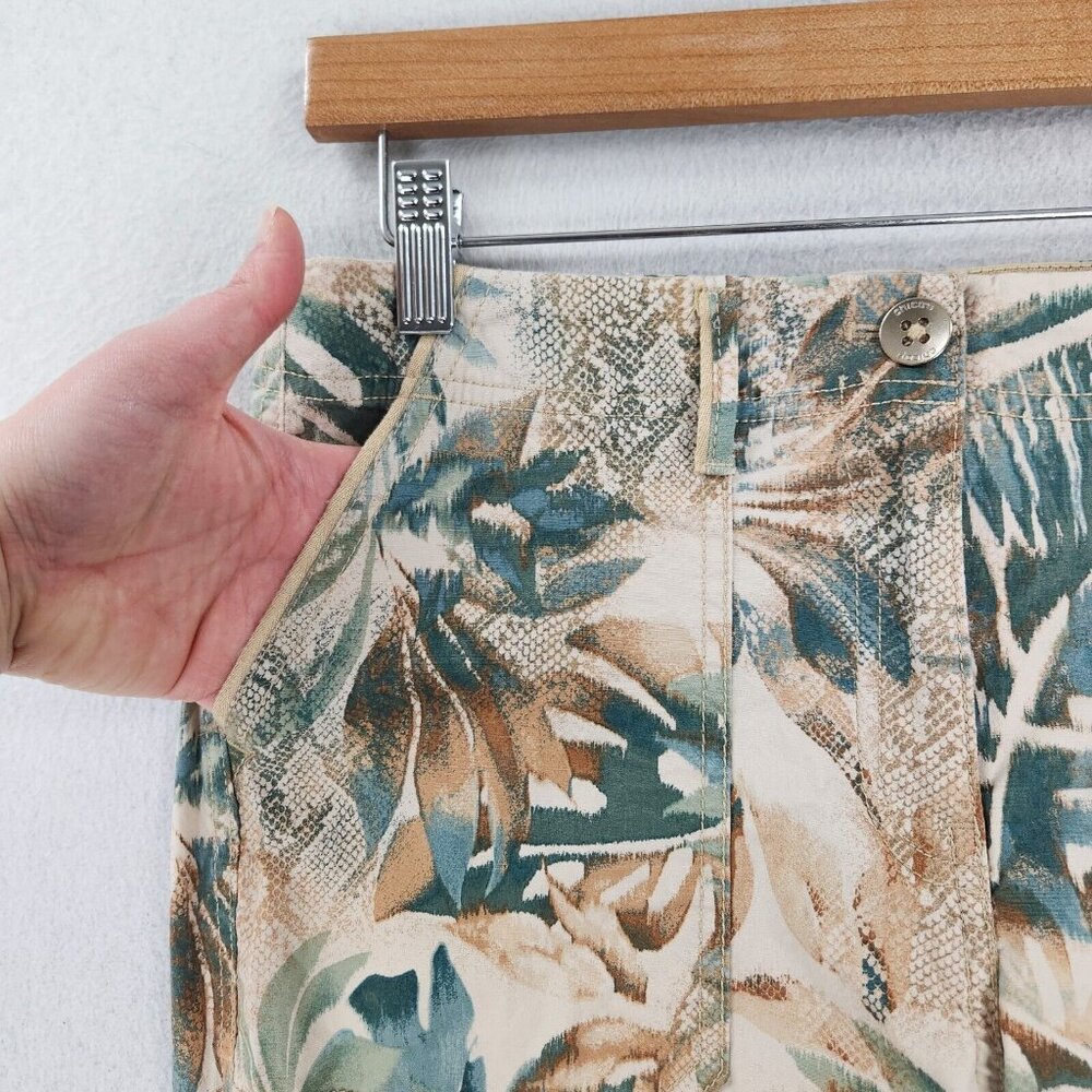 Chicos Pants Womens 00 Tan Green 2 Roll Hem Tropical Mid Rise Cropped Casual - Picture 2 of 11